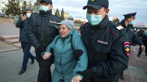 Задержание Натальи Филоновой на акции в поддержку Алексея Навального в 2021 году